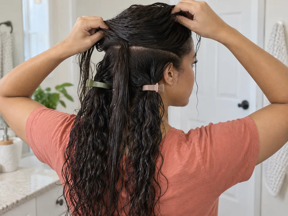 Clipping wavier wet underlayers away while a straighter wet top layer remains loose.