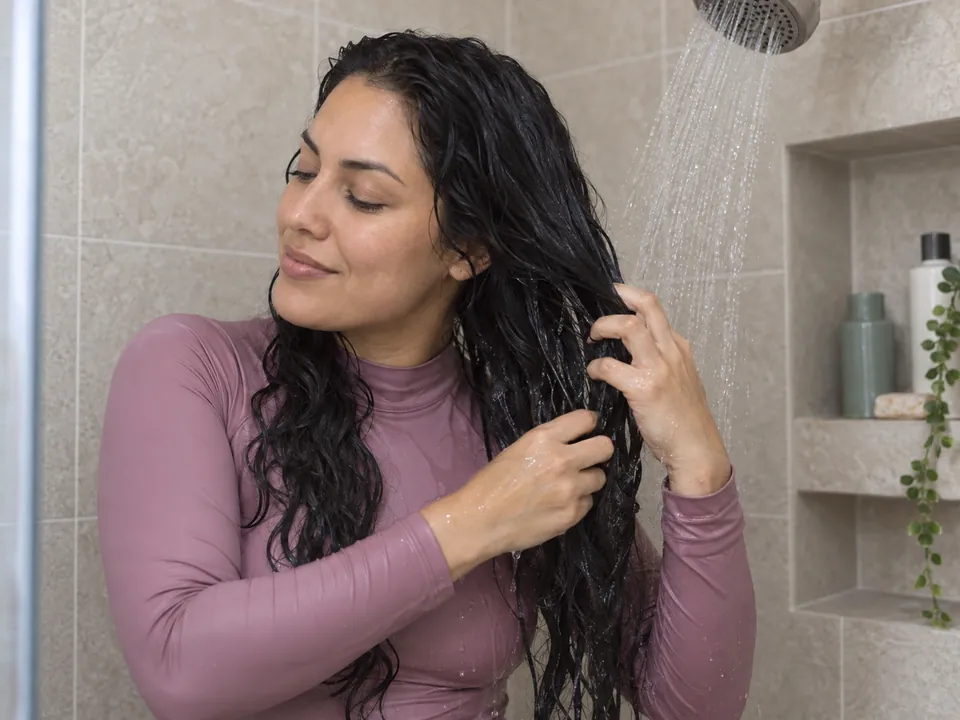 Watching a reachable hair section wet under normal rinse water.